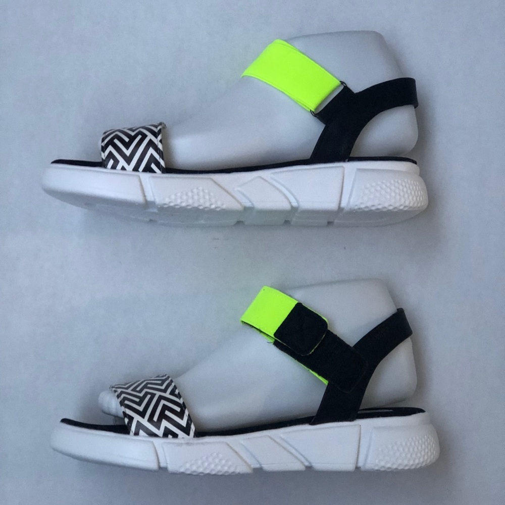 ❌❌SOLD OUT❌❌ Chinese laundry rubber sandals
